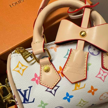 LV
20 cm
With box
75 dhs🇦🇪🇦🇪

Zain17
♥️♥️♥️