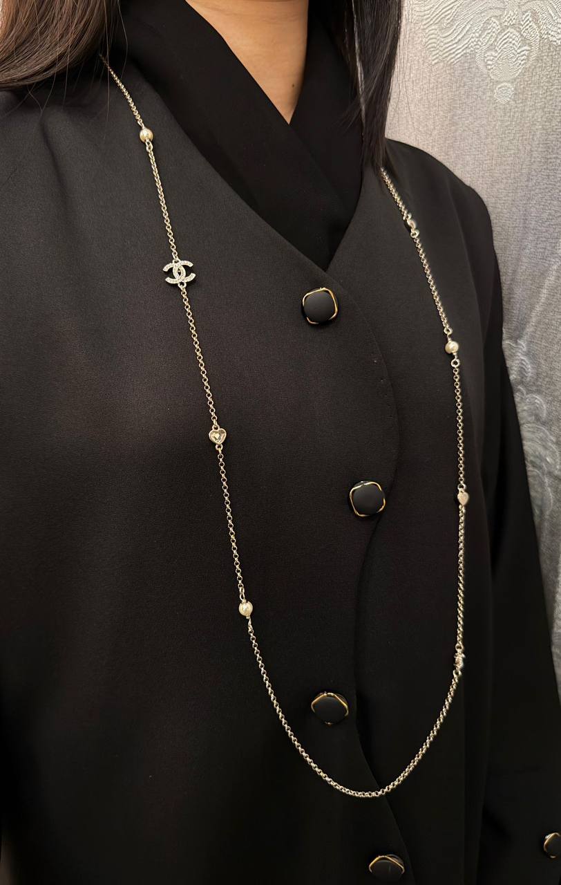 CHANEL 🤍
* Long Chain Necklace 
* Gold-Finish Metal with Stones 
* ⁠↗️ *Super Master Quality ®️* 🫆

*100 dhs❤️* with *Normal* Box & Bag
*135 dhs❤️* with *Orignal* Packaging 

Zain209
♥️♥️♥️
