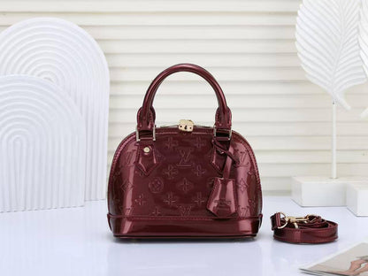 LV

withbox 
🎁🎁🎁

95 dhs❤️

Zain143
♥️♥️♥️