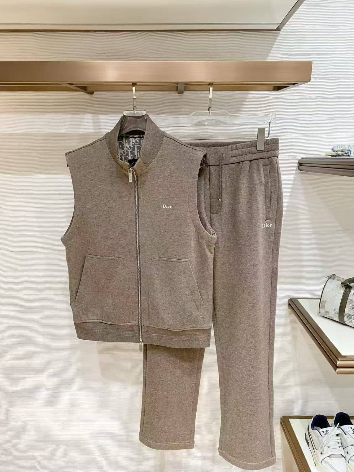 DIOR

Super Master quality

Sizes:M L XL 2XL 3XL

950 dhs🇦🇪🇦🇪🇦🇪

Zain330
♥️♥️♥️