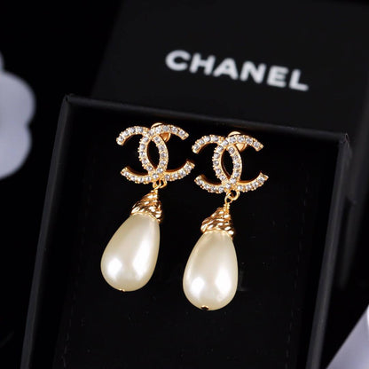 Chanel earrings
Master quality 

*60* AED normal box 📦

Zain48
♥️♥️♥️