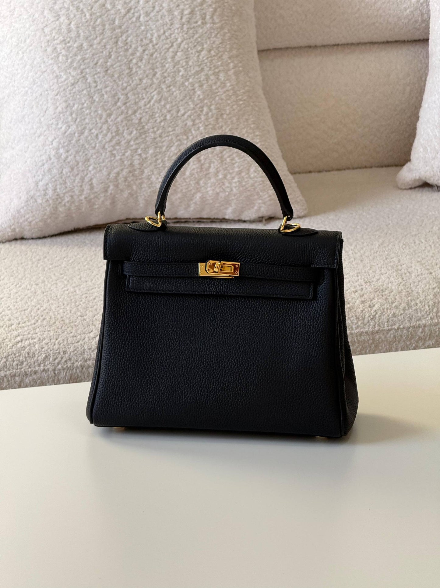 Hermes kelly togo 25cm 💕master quality😍with box❤️
400 dhs🪙🌨️

Zain52
♥️♥️♥️