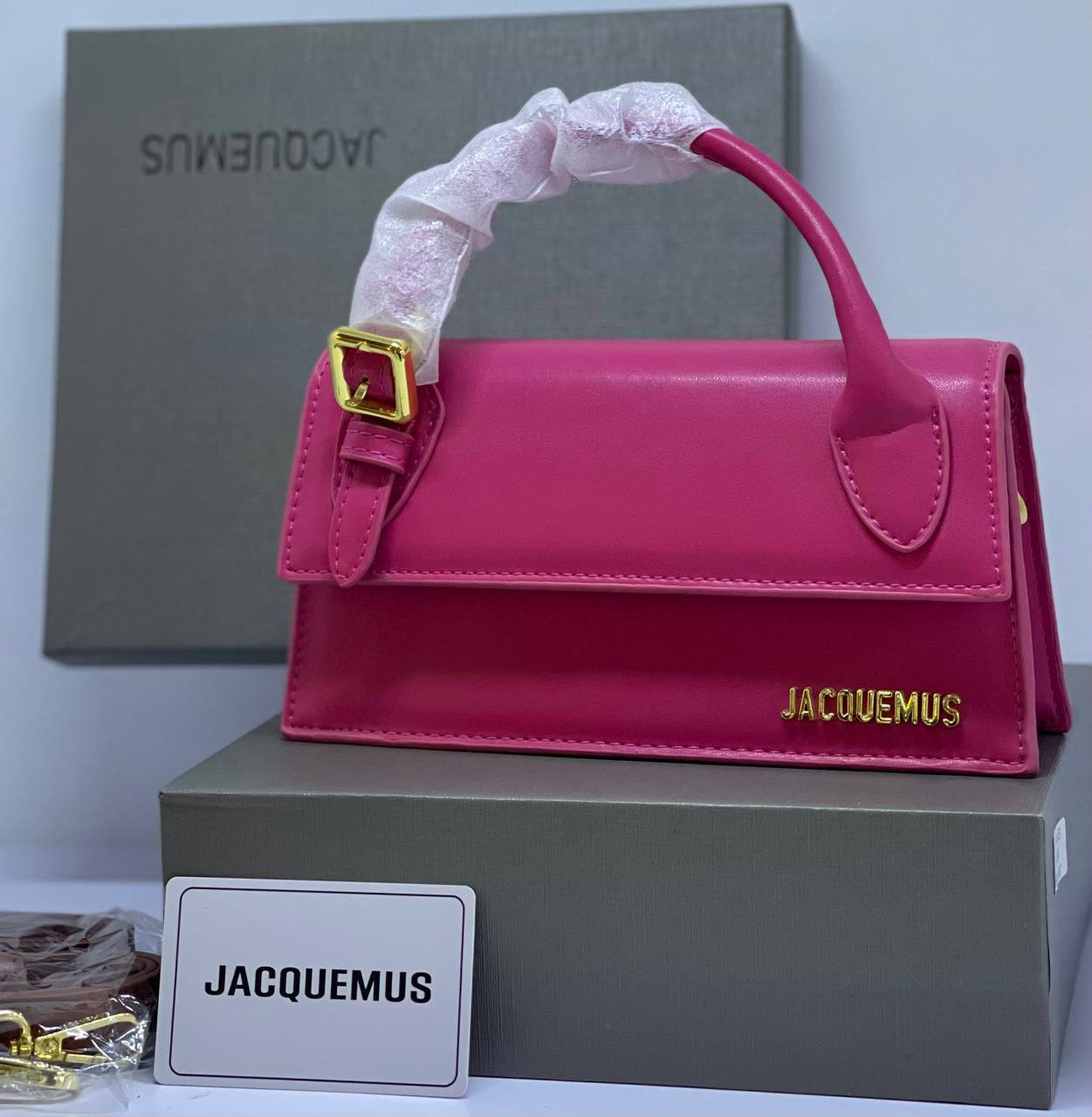 Jacquemus

95 dhs🗽

With box
🎁🎁🎁

Zain175
♥️♥️♥️