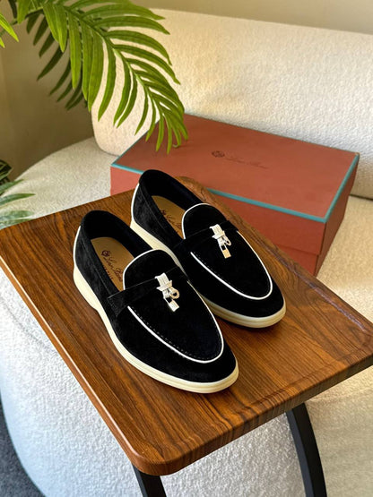LORA PIANA 
SuperMaster Quality 💯
450 dhs💓
Size:36-41💥

Zain171
♥️♥️♥️