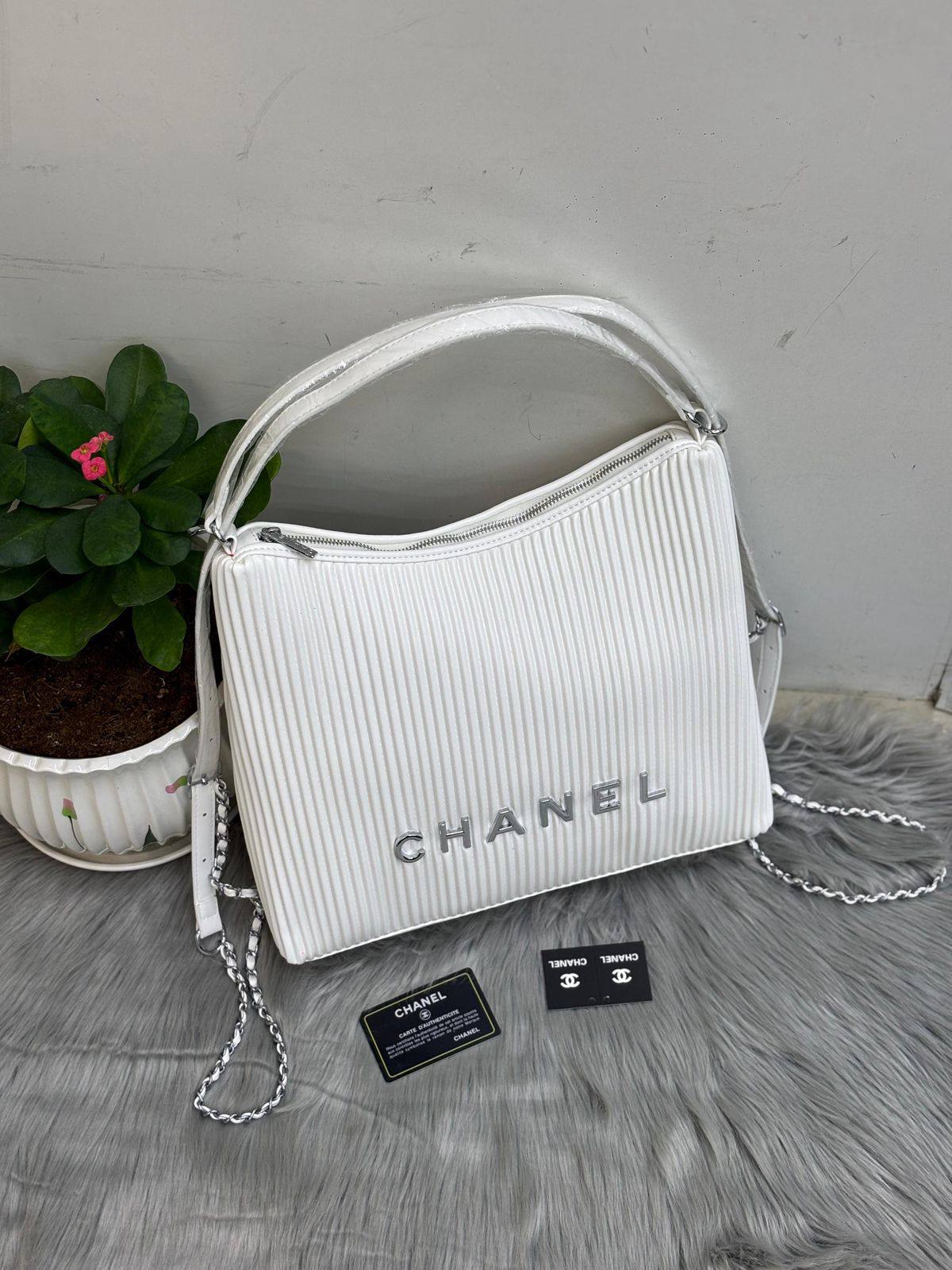 Chanel
90 dhs💓

Zain244
♥️♥️♥️