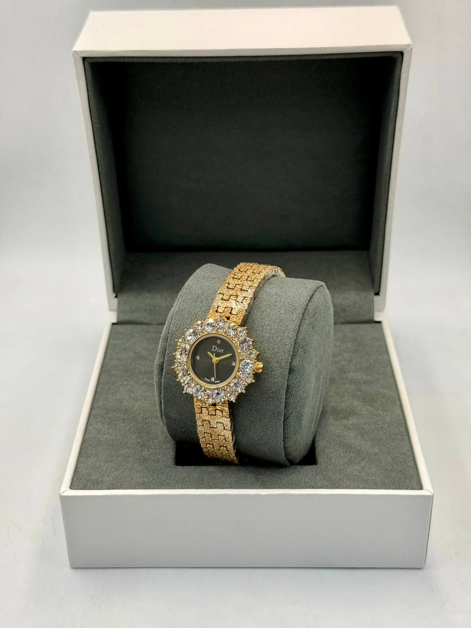 Dior ladies
*New Arrival*🔥
55 dhs👑

Zain08