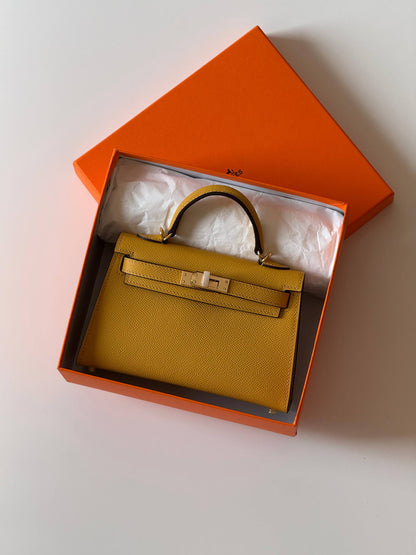 Hermes minikelly 19cm💕master quality😍

with box❤️
🎁🎁🎁

340 dhs🪙🌨️

Zain52
♥️♥️♥️