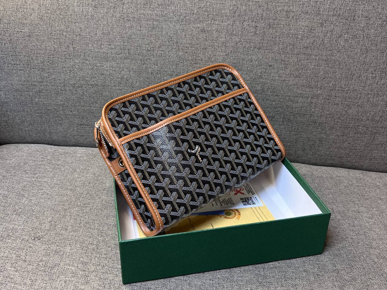 Goyard
70 dhs✅
with box
🎁🎁🎁

25cm

Zain26
♥️♥️♥️