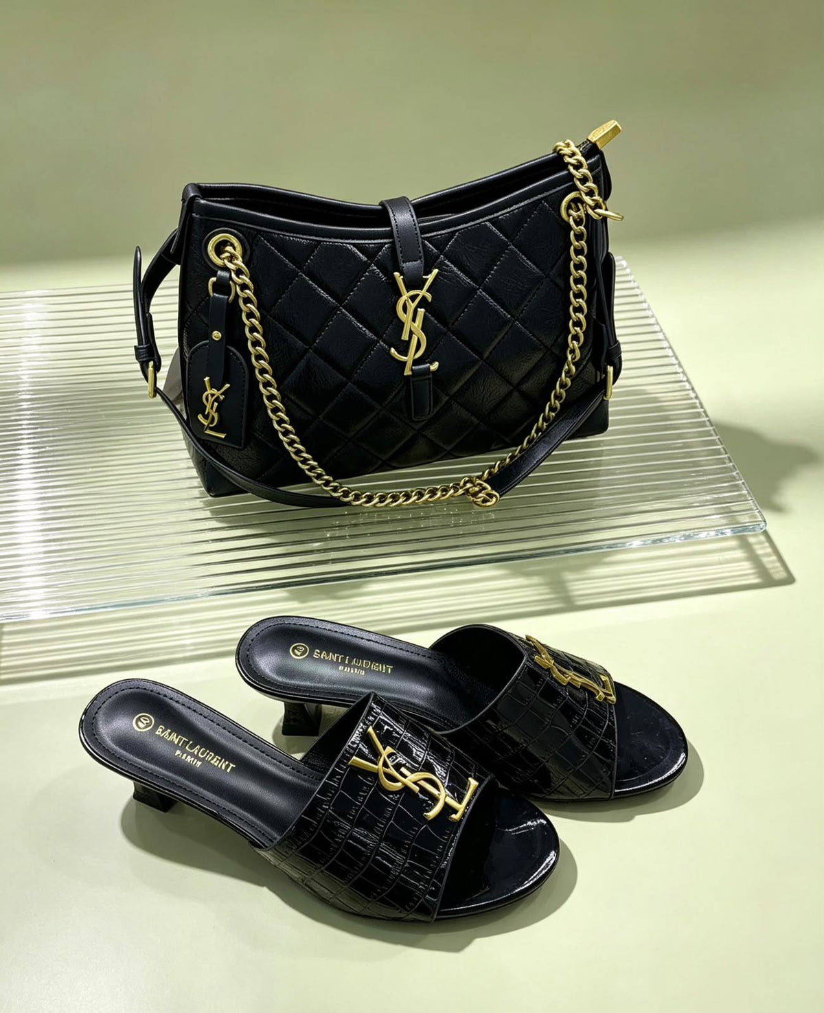 YSL

Bag and shoes full set
190 dhs🇦🇪🇦🇪

Siliper size 36…41
Bag size 27cm💃💃💃

Zain161
♥️♥️♥️