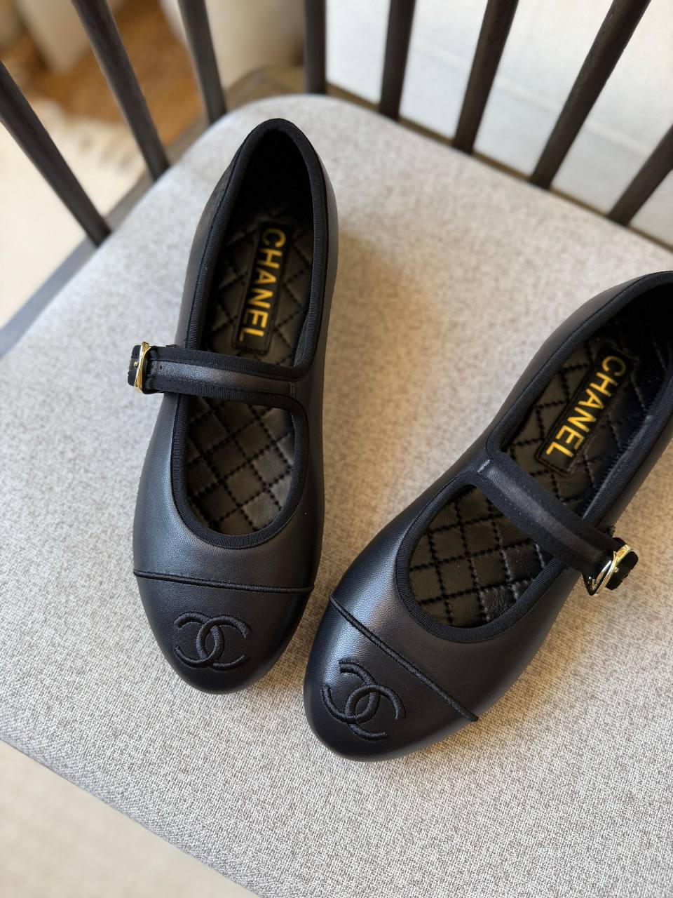 Chanel
𝑨𝑨𝑨 𝑸𝒖𝒂𝒍𝒊𝒕𝒚
𝑺𝒊𝒛𝒆 𝟑6 𝒕𝒐 𝟒2 
450 dhs✅

Zain81
♥️♥️♥️