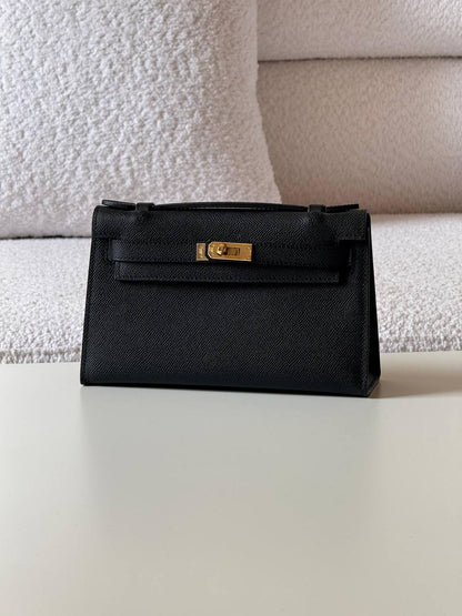 Hermes
pochette 21cm💥Master quality ✅with box📦
340 dhs✅

Zain52
♥️♥️♥️