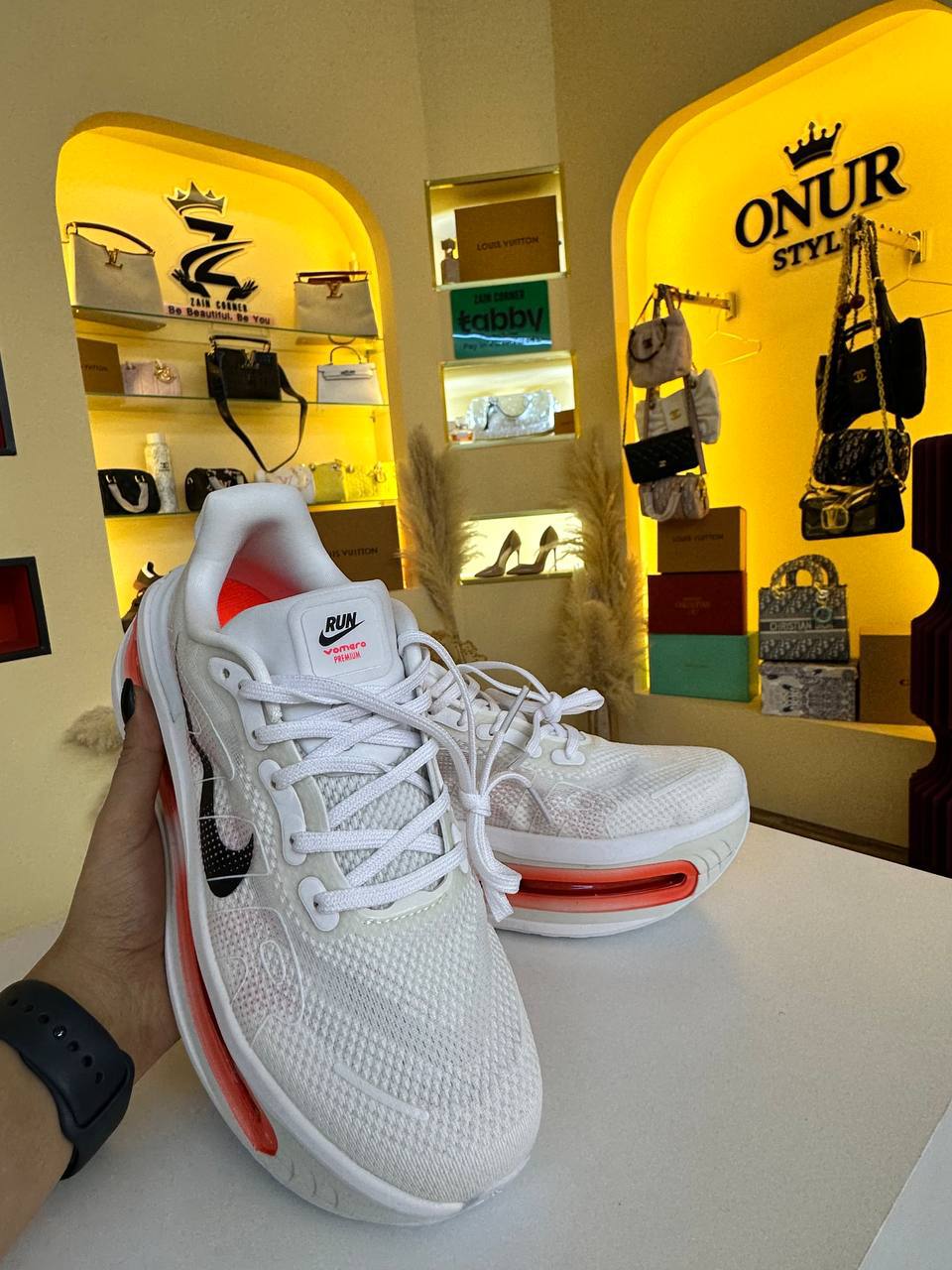 Nike

230 dhs

Zain242
♥️♥️♥️

Zc