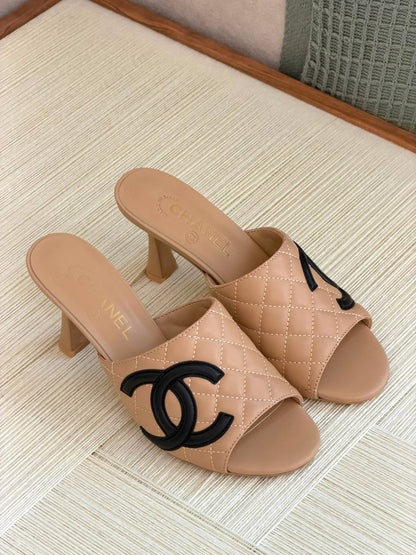CHANEL
QUALITY:SUPER MASTER 😍💥
SIZE:36 TO 42😍🥰
450 dhs✅

Zain319
♥️♥️♥️