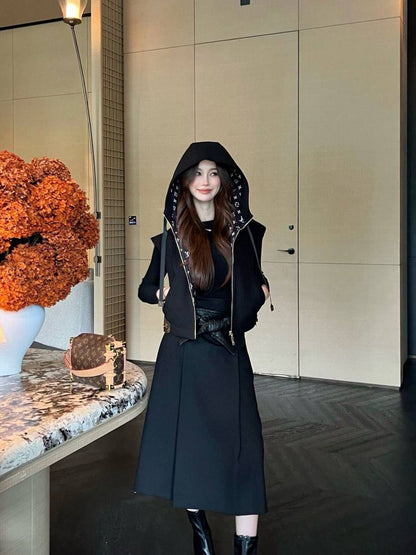 *New collections 💕💕  
260 dhs🪙🌨️
*good  quality  
*Sizes:S M L 
*AVAILABL

Zain231
♥️♥️♥️