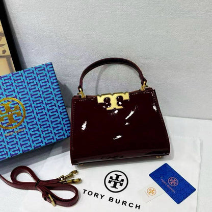 TORY BURCH
 NEW CAME GOOD QUALITY 
WITH BOX 
🎁🎁🎁

90 dhs✅

Zain39
♥️♥️♥️