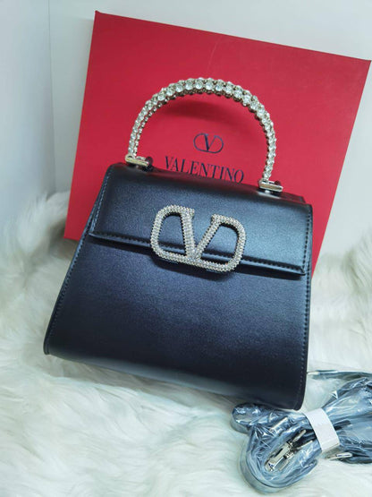 🎊Big Offer 🎉
💎Valentino V Sling
1⃣️First quality 
Size : 26 *19 cm
Offer price 
75 dhs🪙🌺
with box 🎁

Limit Stock

Zain115
♥️♥️♥️