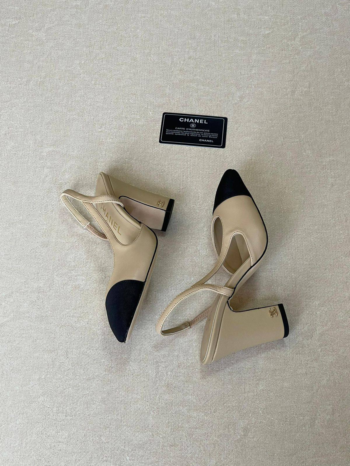 CHANEL 
SuperMaster Quality 💯
450 dhs🌺
Size:36-41💥

Zain171
♥️♥️♥️