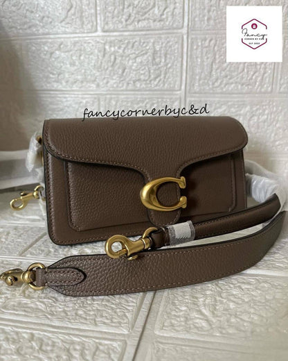 Coach 
Best quality 

with box’s 
🎁🎁🎁

100 dhs✅
size 21 CM

Zain290
♥️♥️♥️