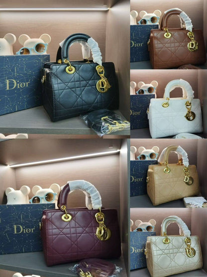 Dior
120 dhs✅
size：25cm
Good quality

With box
🎁🎁🎁

Zain35
♥️♥️♥️