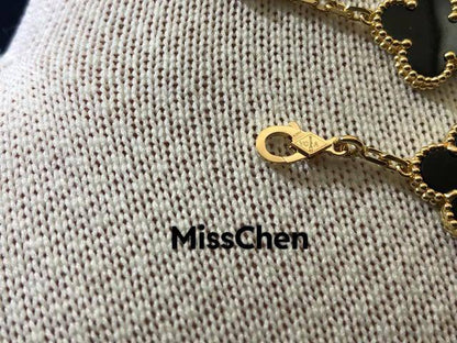 VCA ❤️‍🔥*
Bracelet 🐦‍🔥
Super master quality 💯
With normal boxes 📦 
65 dhs🪙💚
With master box 🗃️ 
110 dhs🪙💚

Zain216
♥️♥️♥️