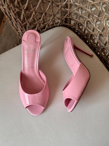 CHRISTIAN LOUBOUTIN
Size: 36 to 41
Super master quality ❤️‍🔥
450 dhs💓

Zain198
♥️♥️♥️