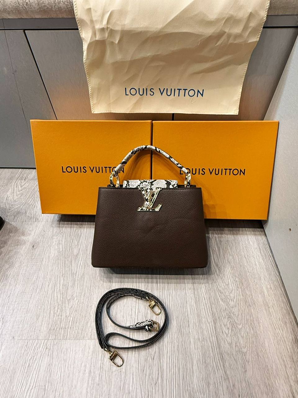 LV
100 dhs✅
High-quality with box

Zain35
♥️♥️♥️