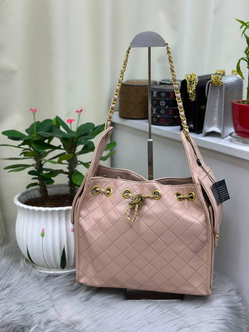 CHANEL 
SIZE  ……… 28CM 
120 dhs🇦🇪🇦🇪

Zain244
♥️♥️♥️