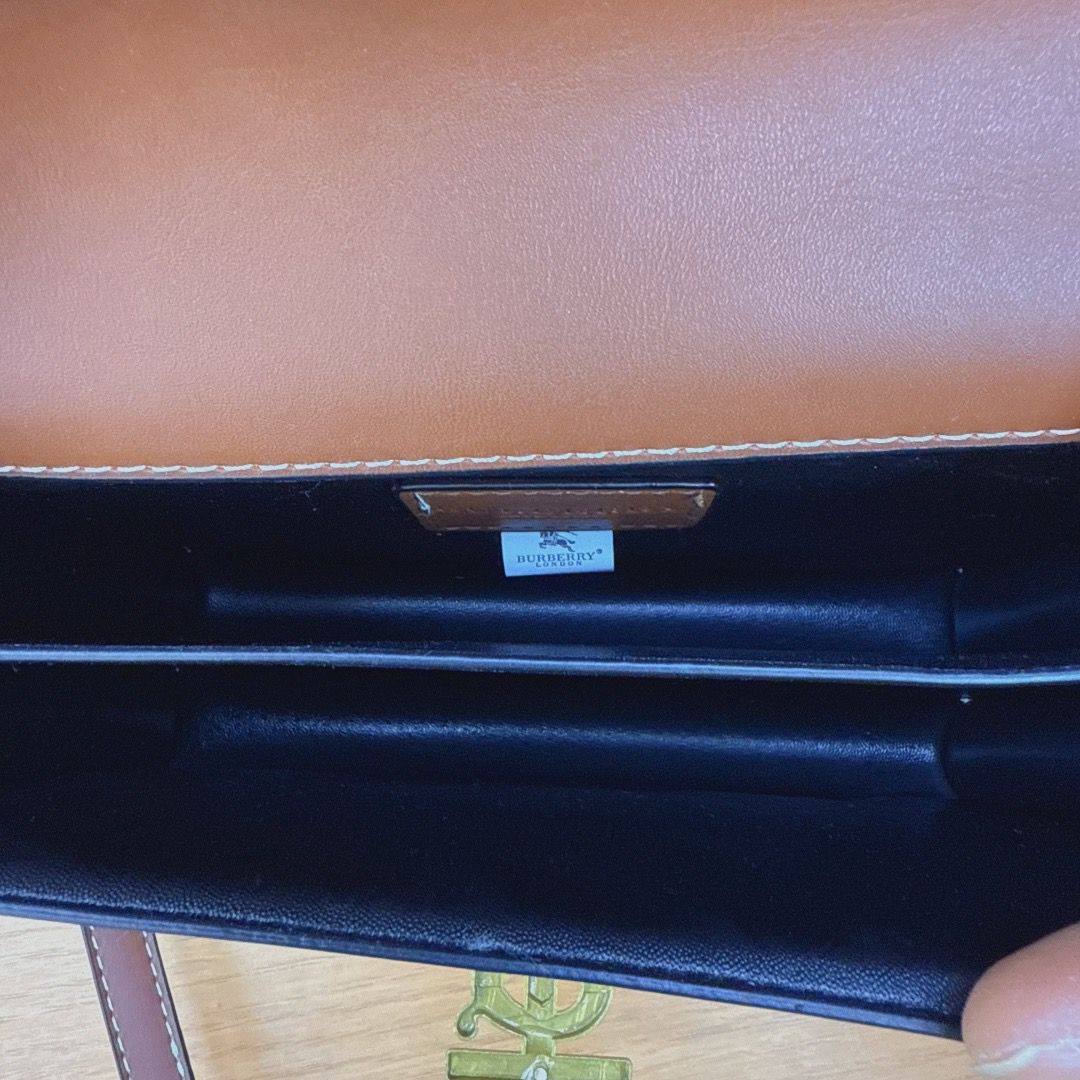 BURBERRY ᴛʙ ʟᴏɢᴏ ғʟᴀᴘ
ʙɪᴄᴏʟᴏʀ ᴄᴀɴᴠᴀs sɪɢɴᴀᴛᴜʀᴇ
ᴡɪᴛʜ ʟᴏɴɢ ʙᴇʟᴛ sᴛʀᴀᴘ
sɪᴢᴇ : 22 cm
ᴡɪᴛʜ BOX
🎁🎁🎁

75 dhs✅

Zain31
♥️♥️♥️