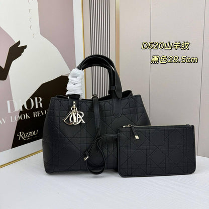 Dior - Master

28cm🤗 
290 dhs❣️

Zain228
♥️♥️♥️