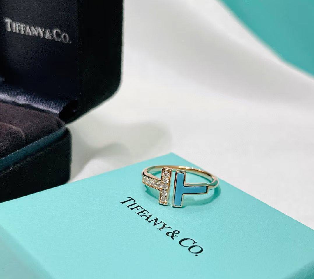 Tiffany ❤️‍🔥*
Ring 💍 size available 👇
6,7,8,9
Master quality 💯
With normal boxes 📦 
45 dhs🇦🇪
With master box 🗃️ 
70 dhs🇦🇪

Zain216
♥️♥️♥️