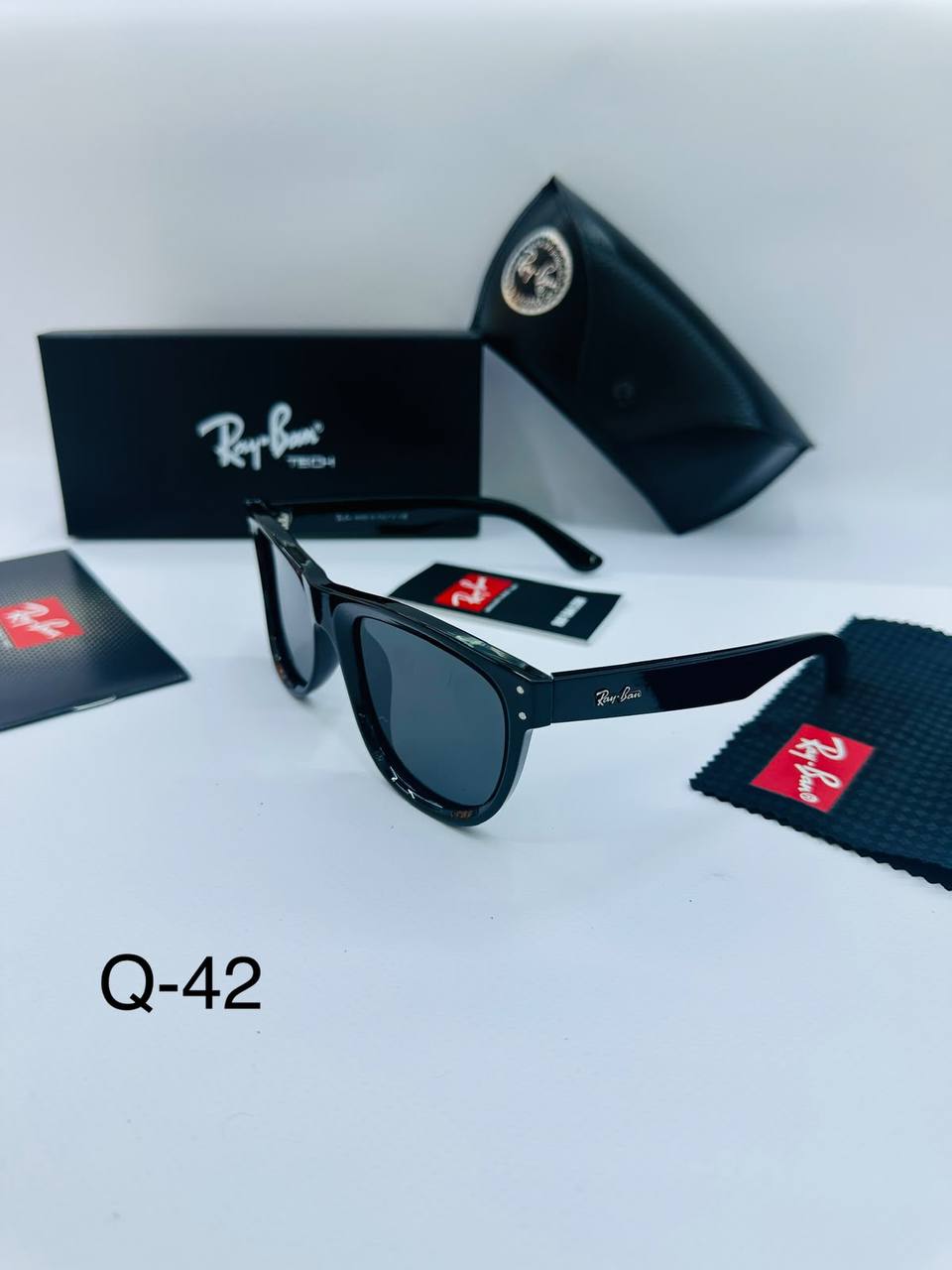 Sunglasses 🕶️*
New stock 💥
good quality 💯
Copy one 1️⃣ 
With master box 🗃️ 
50 dhs💛

Zain216
♥️♥️♥️