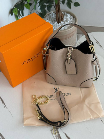 Mixed bags

Best quality

Whith box’s

110 DHS🇦🇪🇦🇪

size 21cm

Zain158
♥️♥️♥️