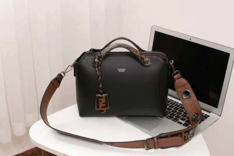 Fendi
Best quality

With box’s
🎁🎁🎁

115 dhs🪙🌨️
size 27cm

Zain158
♥️♥️♥️