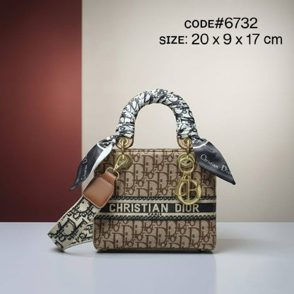CHRISTIAN LADY DIOR
ᴄᴀɴᴠᴀs ᴏʙʟɪǫᴜᴇ ᴍᴀᴛᴇʀɪᴀʟ
ᴀɴᴅ ʟᴇᴀᴛʜᴇʀ ᴍᴀᴛᴇʀɪᴀʟ
ɢᴏʟᴅ ʜᴀʀᴅᴡᴀʀᴇ
sɪᴢᴇ: 20 cm

75 dhs🌺

Zain31
♥️♥️♥️
