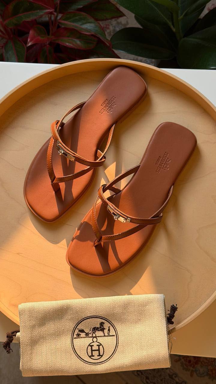 Hermes

Available🤩

Master quality 

Size: 36 to 41

430 dhs🇦🇪🇦🇪

Zain318
♥️♥️♥️