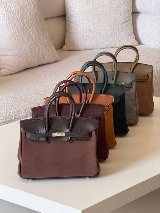 Hermes birkin velvet 25cm💕master quality😍

with box❤️
🎁🎁🎁
680 dhs🪙🖤🇦🇪

Zain51
♥️♥️♥️