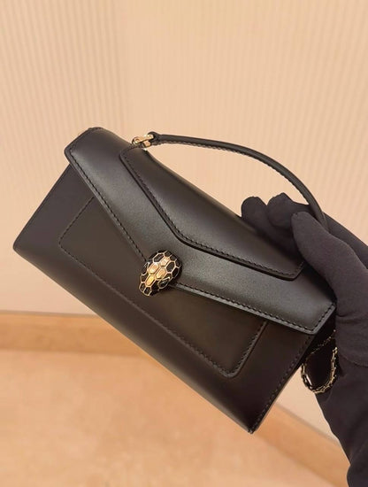 Bvlgari
100 dhs✅
size：22cm
Good-quality 

with box🎁

Zain35
Zain26
♥️♥️♥️