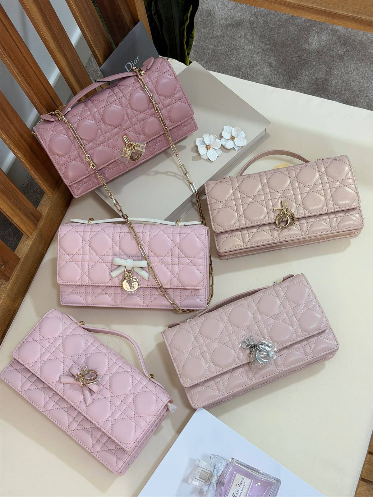 DIOR💫
Super Master Quality ⚡️
Original Packing 🎁
Size 21CM📏

For Price 👇 WhatsApp✅
0568585901 
0507557372
0552275751 Owner Zain 👌

Zain321
♥️♥️♥️
