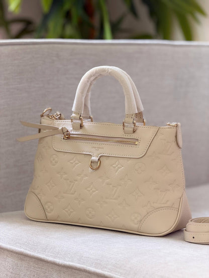 NEW COLLECTION
BRAND- LOUIS VUITTON 
SUPER MASTER QUALITY 
BOX WITH PAPER BAG

For Price 👇 WhatsApp✅
0568585901 
0507557372
0552275751 Owner Zain 👌


Zain267
♥️♥️♥️