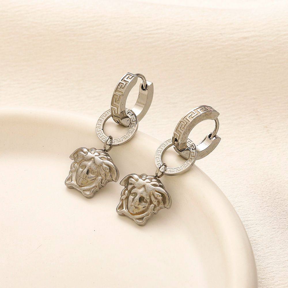 New arrival earrings 
30 dhs💓

Zain243
♥️♥️♥️