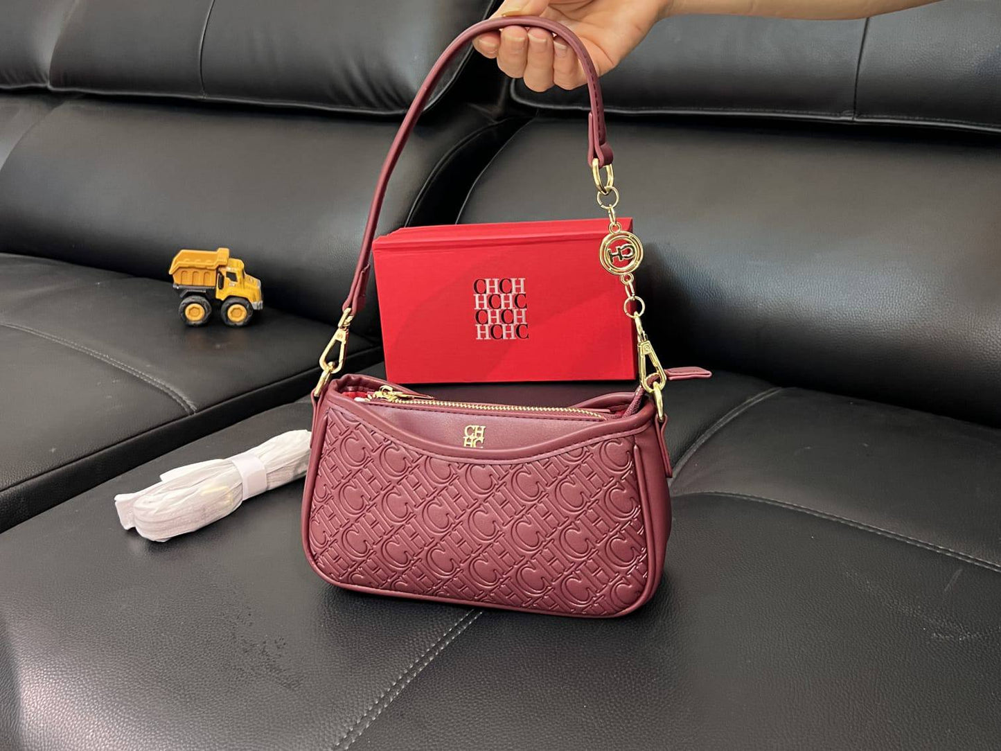 CH
90 dhs✅
with box
size 22cm

Zain26
♥️♥️♥️