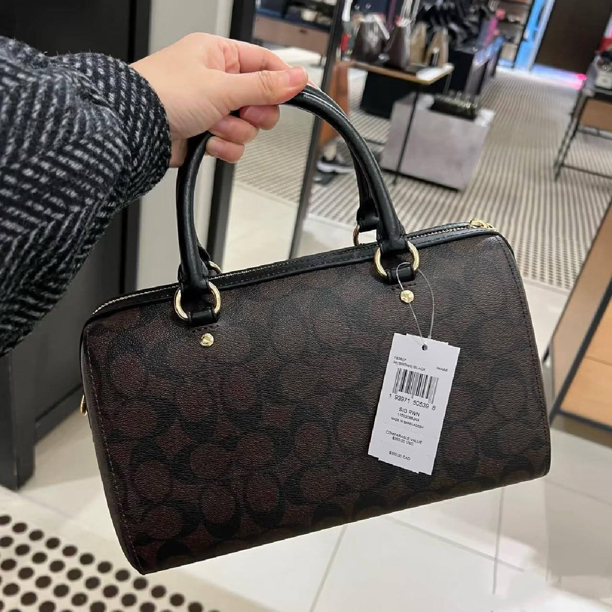 Coach Rowan

First quality + 🎁

Size : 21 * 16  cm
100 dhs🇦🇪🇦🇪

with box 🎁

Zain115
♥️♥️♥️