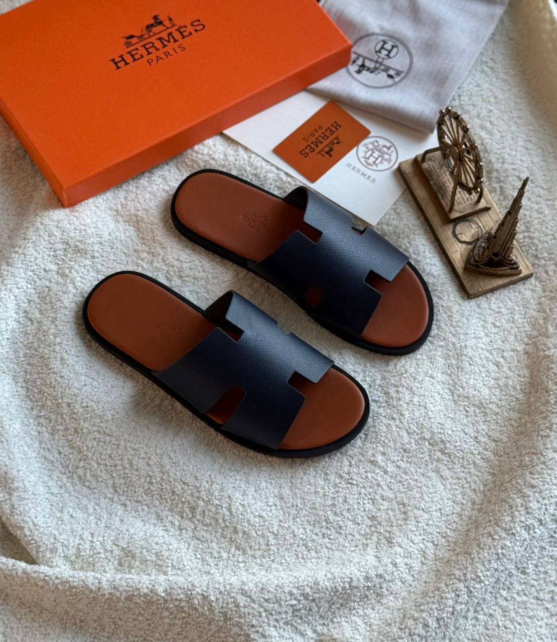 New. Hermes men slippers 

  Size  . 40.  to 45

100 dhs🪙🌨️

Zain80
♥️♥️♥️