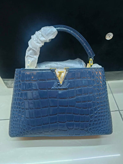 LV

31cm 
330 dhs🇦🇪🇦🇪

Zain10
♥️♥️♥️
