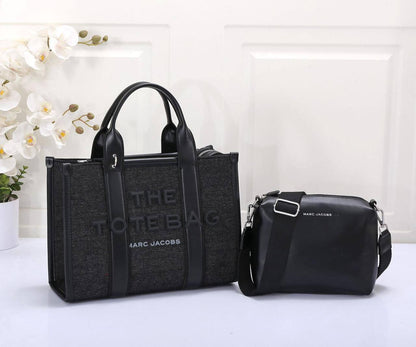 MARC JACOBS 

THE TOTE BAG 

NEW CAME GOOD QUALITY 
115 dhs🪙🌨️

Zain39
♥️♥️♥️
