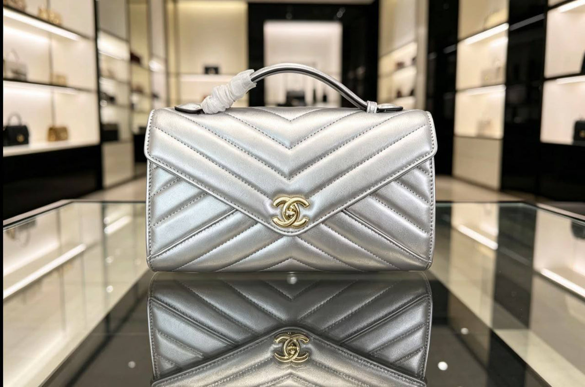 Chanel 
105 dhs✅✅
with box

Zain07
♥️♥️♥️