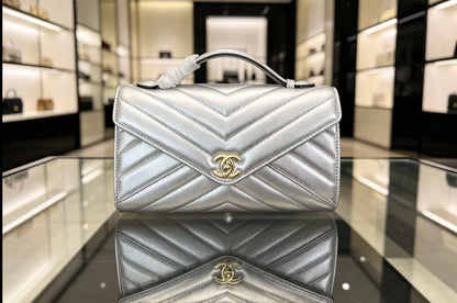 Chanel 
105 dhs✅✅
with box

Zain07
♥️♥️♥️
