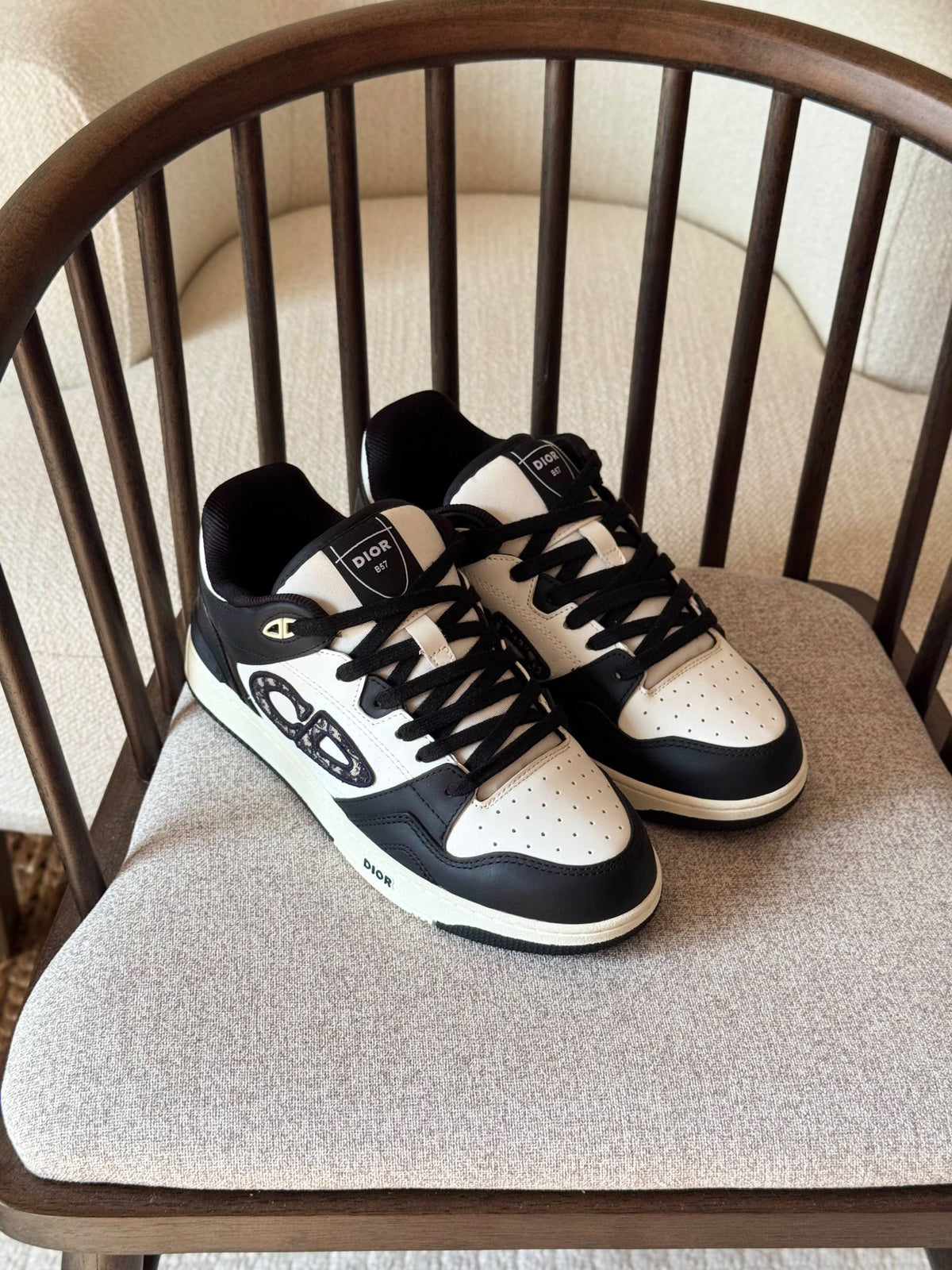 B57 Dribble Low-Top Sneaker

AAA quality

size:40 to 46
500 dhs🇦🇪🇦🇪

Zain185
♥️♥️♥️
