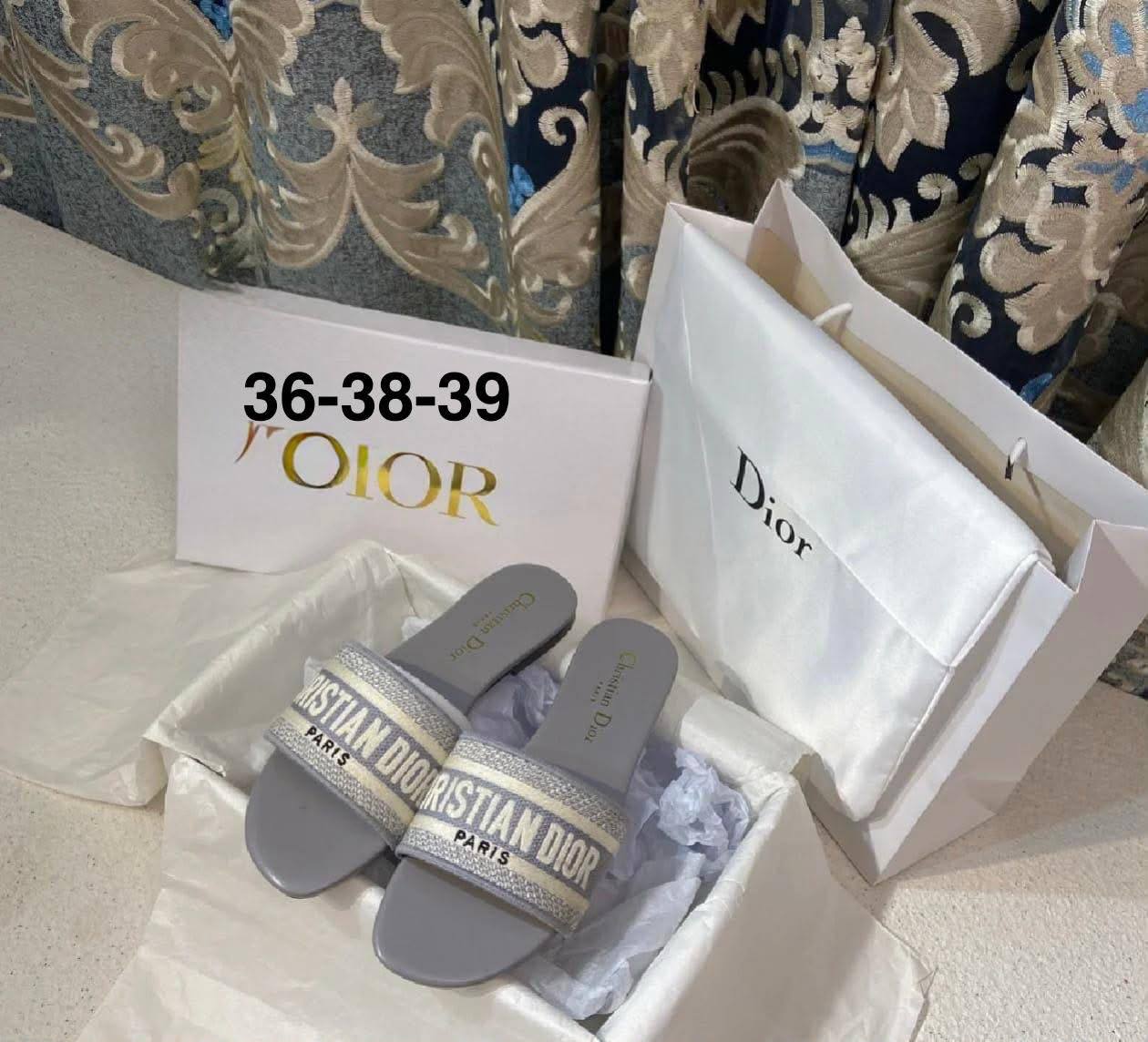 DIOR SLIPPER
GOOD QUALITY
75 dhs💓

Zain40
♥️♥️♥️