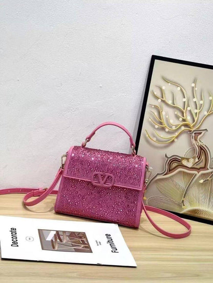 Valentino 
Good Quality 

With Box 
🎁🎁🎁

110 dhs❣️

Zain250
♥️♥️♥️